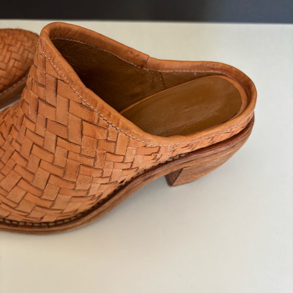 Women’s Frye Weaved Leather Mules Size 7B - Picture 10 of 13